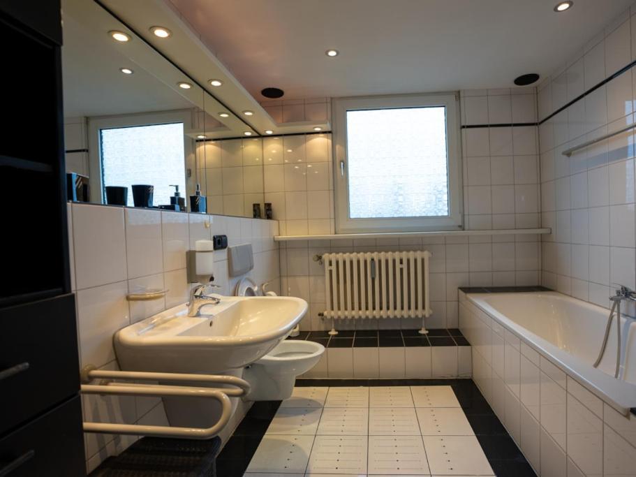 Serviceroom24 - Apartment 4 In Gladbeck Wlan - Smart-Tv - 24-7 Check-In Und Kueche Exterior photo