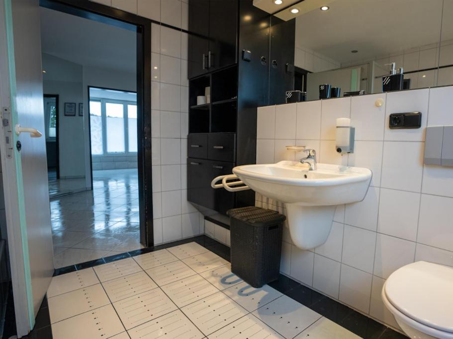 Serviceroom24 - Apartment 4 In Gladbeck Wlan - Smart-Tv - 24-7 Check-In Und Kueche Exterior photo