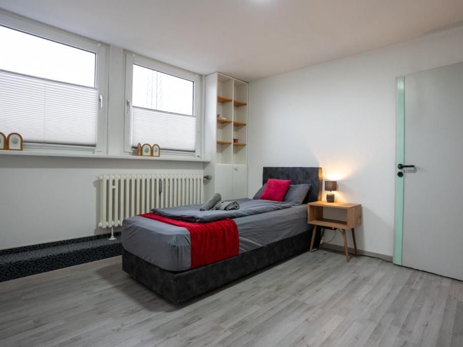 Serviceroom24 - Apartment 4 In Gladbeck Wlan - Smart-Tv - 24-7 Check-In Und Kueche Exterior photo